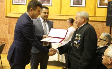 Márton Áron-emlékéremmel tüntette ki a csíki `56-osokat Hargita Megye Tanácsa