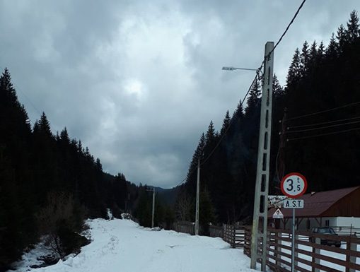 Súlykorlátozás a kövezett megyei utakon – Ideiglenesen felfüggesztik a kiadott engedélyeket