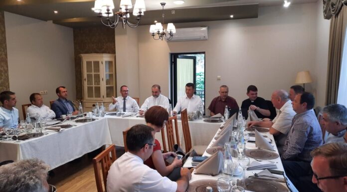 Borboly Csaba: Fontos, hogy ne szociális problémaként fogják fel az életüket a mélyszegénységben élő közösségek. – Egy éve indult el a cigánypasztoráció Alcsíkon