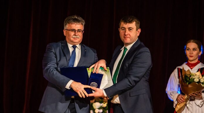 Magyar Ferencet tüntette ki Hargita Megye Tanácsa Orbán Balázs-díjjal